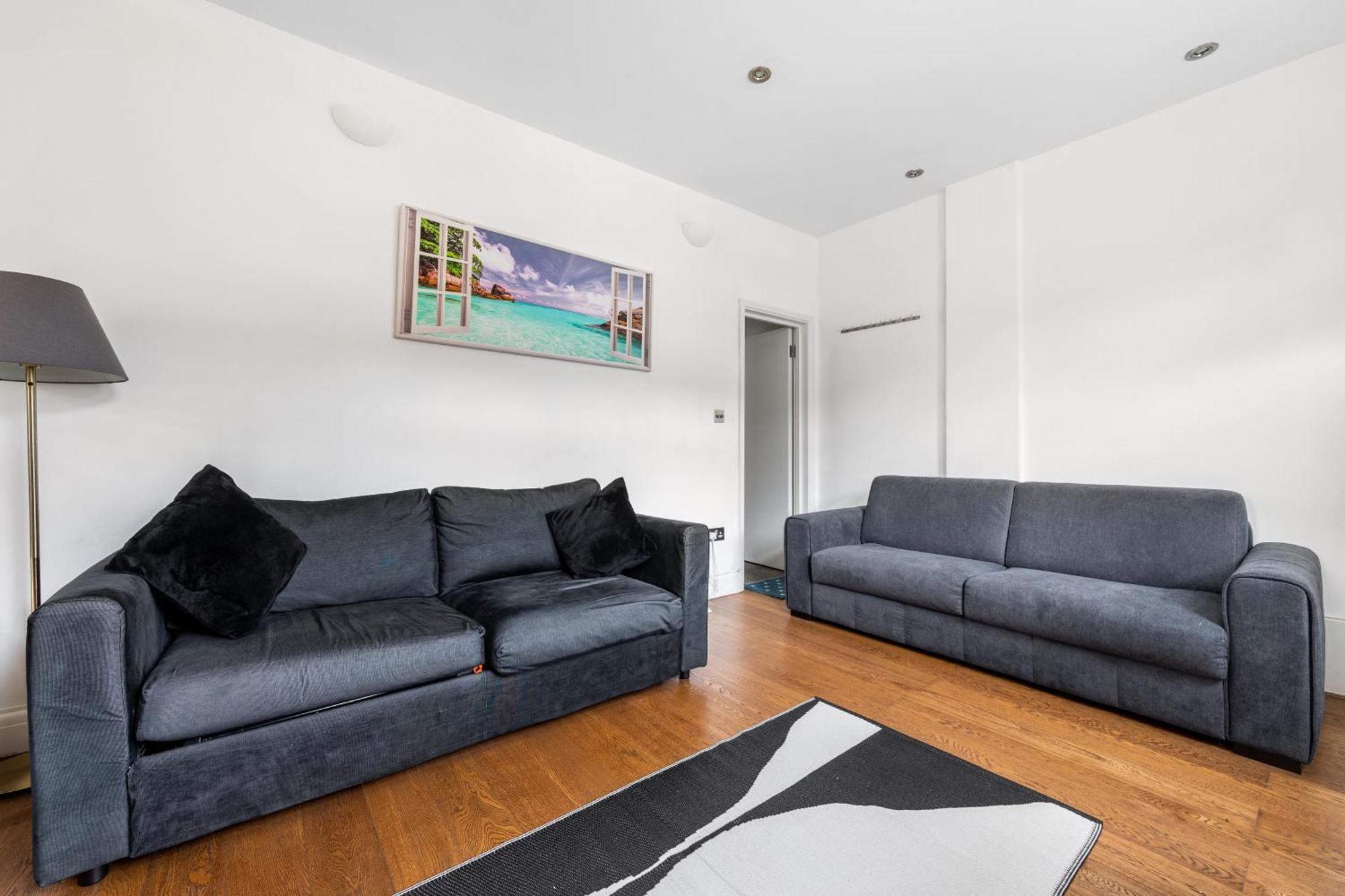 Spacious 2 Bed 2 Bath Apartment With Free Parking For 2 Cars And Underground Station Zone 2 For Quick Access To Central London Up To 10 Guests Exterior photo