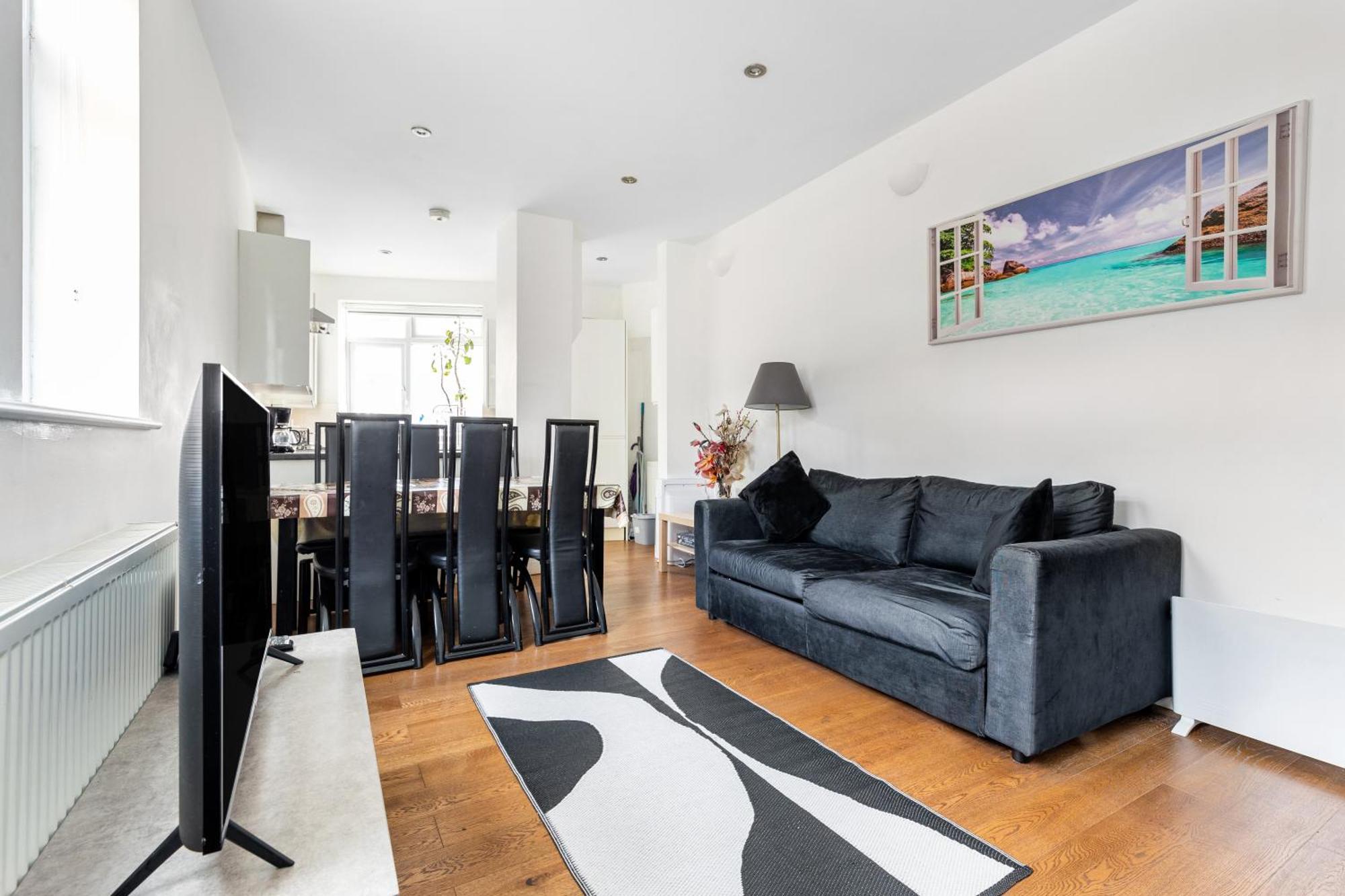 Spacious 2 Bed 2 Bath Apartment With Free Parking For 2 Cars And Underground Station Zone 2 For Quick Access To Central London Up To 10 Guests Exterior photo