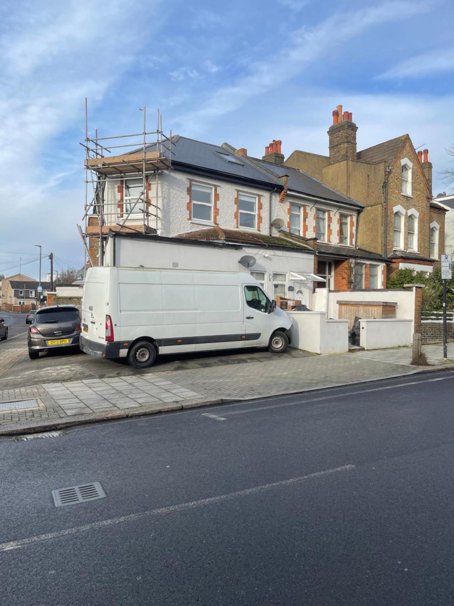 Spacious 2 Bed 2 Bath Apartment With Free Parking For 2 Cars And Underground Station Zone 2 For Quick Access To Central London Up To 10 Guests Exterior photo